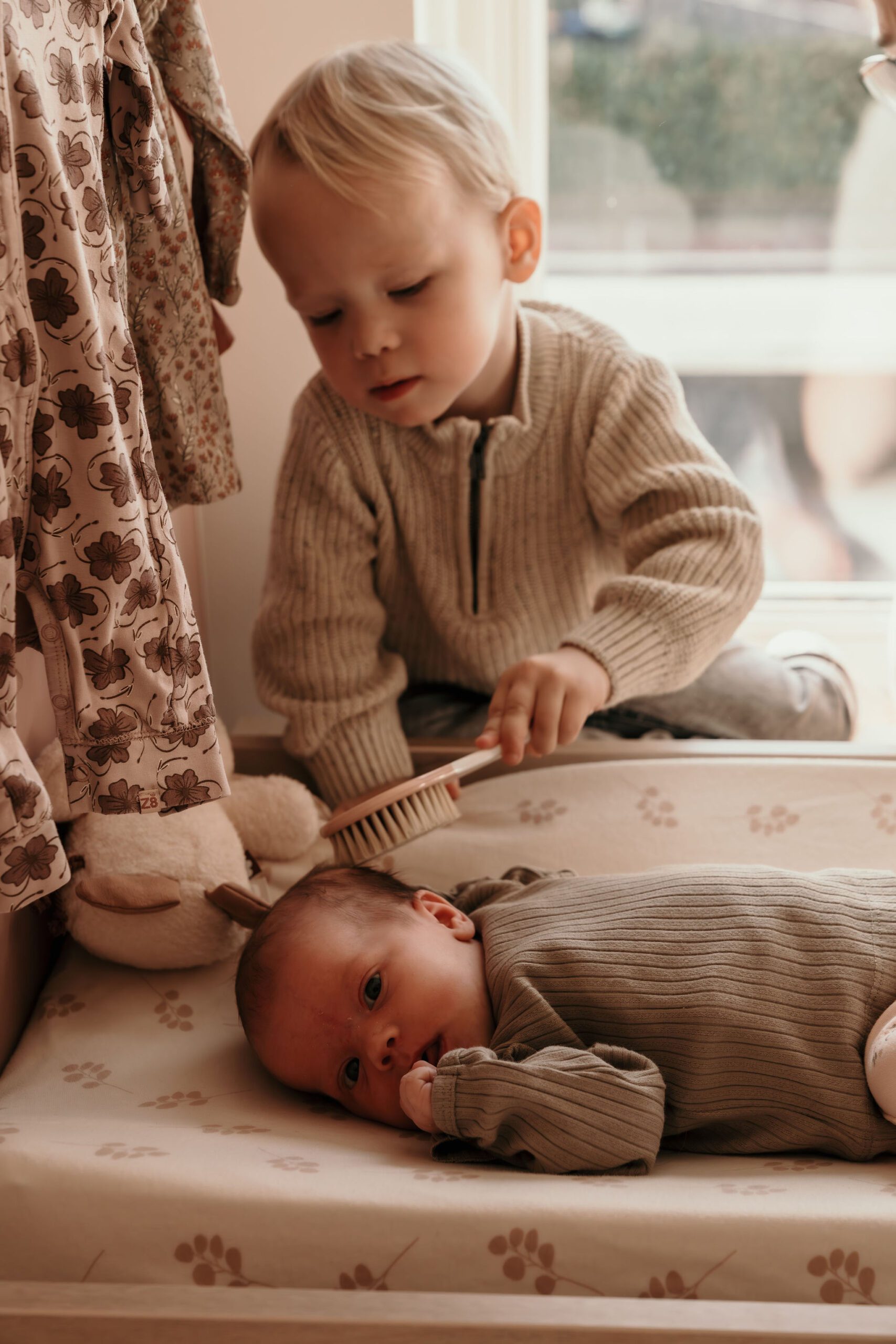 Newbornshoot Sad beige Rotterdam thuis Christel Photography